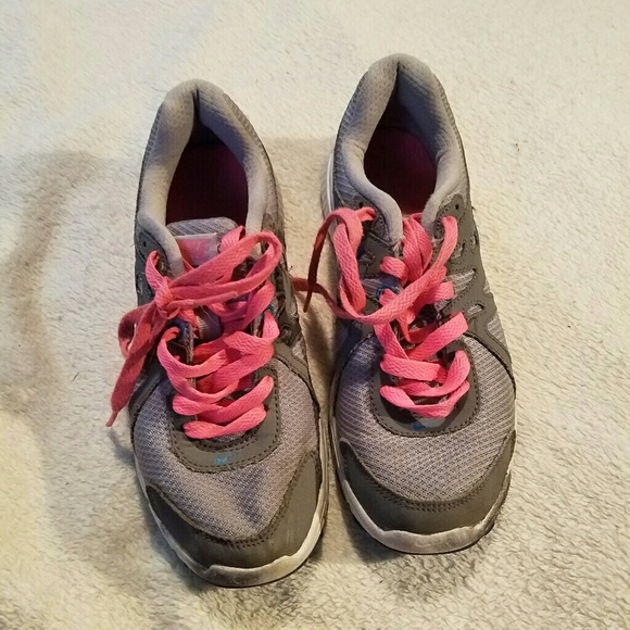 Nike shoes - Picture 3 of 3